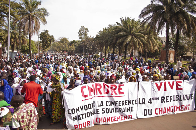 Women hold banners urging national talks to end the political paralysis in the south of Mali, in the capital Bamako January 10, 2013. (Reuters/Francois Rihouay)