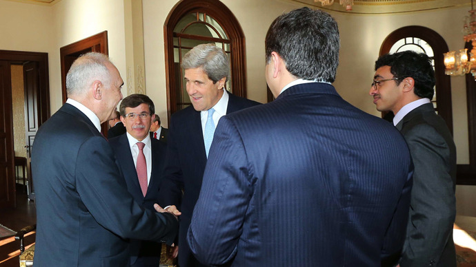 US Secretary of State John Kerry (C) Egypt's Foreign Minister Mohamed Kamel Amr (L) and Turkey's Foreign Minister Ahmet Davutoglu (2nd-L) attend the "Friends of Syria" meeting on April 20, 2013 in Istanbul (AFP Photo)