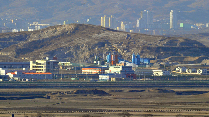 The inter-Korean industrial complex of Kaesong from a South Korean observation tower in Paju (AFP Photo / Jung Yeon-Je)