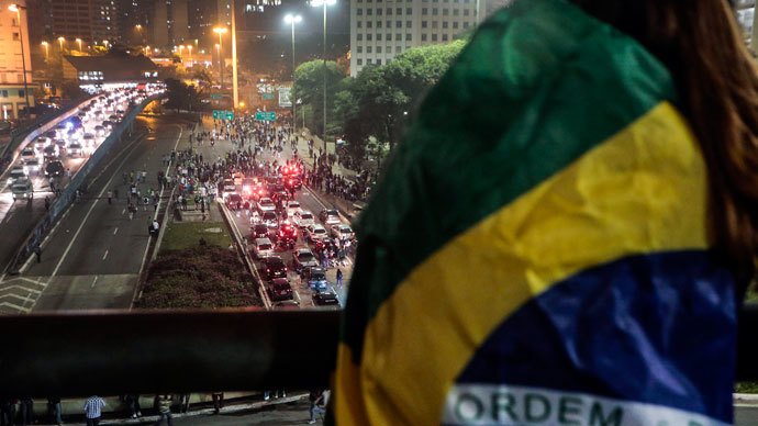 Demonstrators march in Sao Paulo, Brazil, on June 20, 2013.(AFP Photo / Miguel Schincariol)